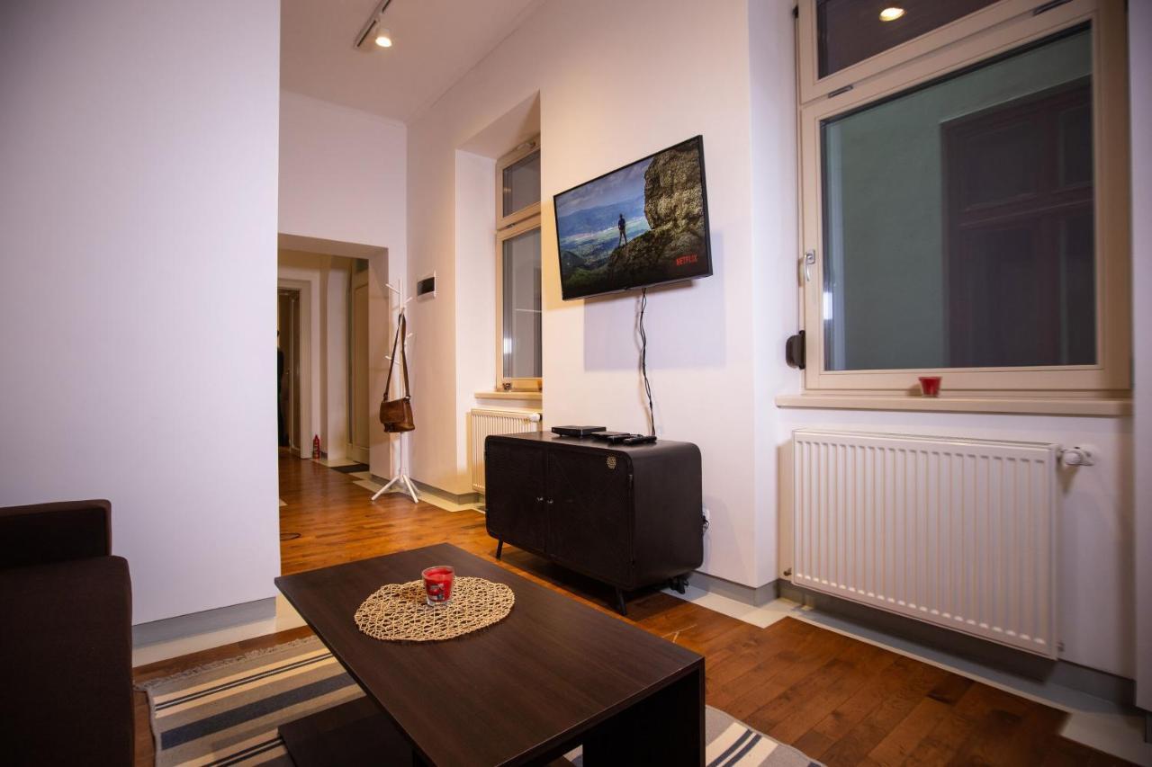 Alessia Apartment In The Old Town 티미쇼아라 외부 사진